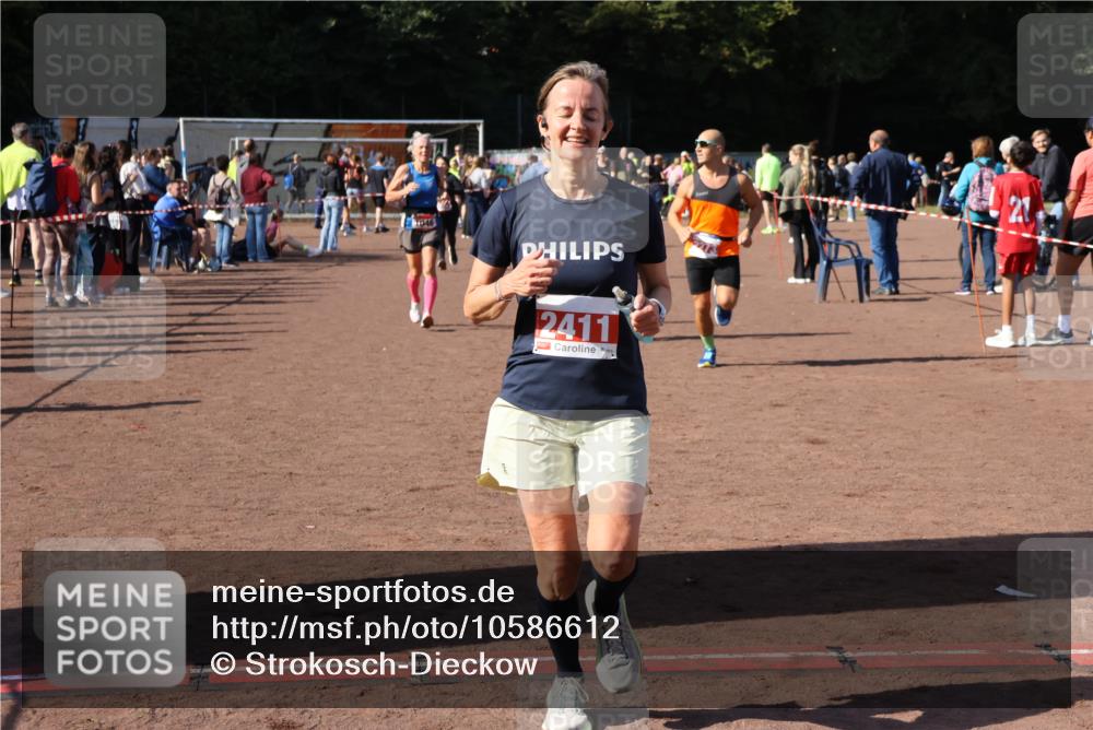 27.09.2026 - 35. Volkslauf durch das schöne Alstertal Strokosch-Dieckow http://msf.ph/oto/10586612 27.09.2026 12:08:52 Ziel 1046, 1062, 1569, 2014, 2056, 2273, 2409, 2411, 2442 meine-sportfotos.de