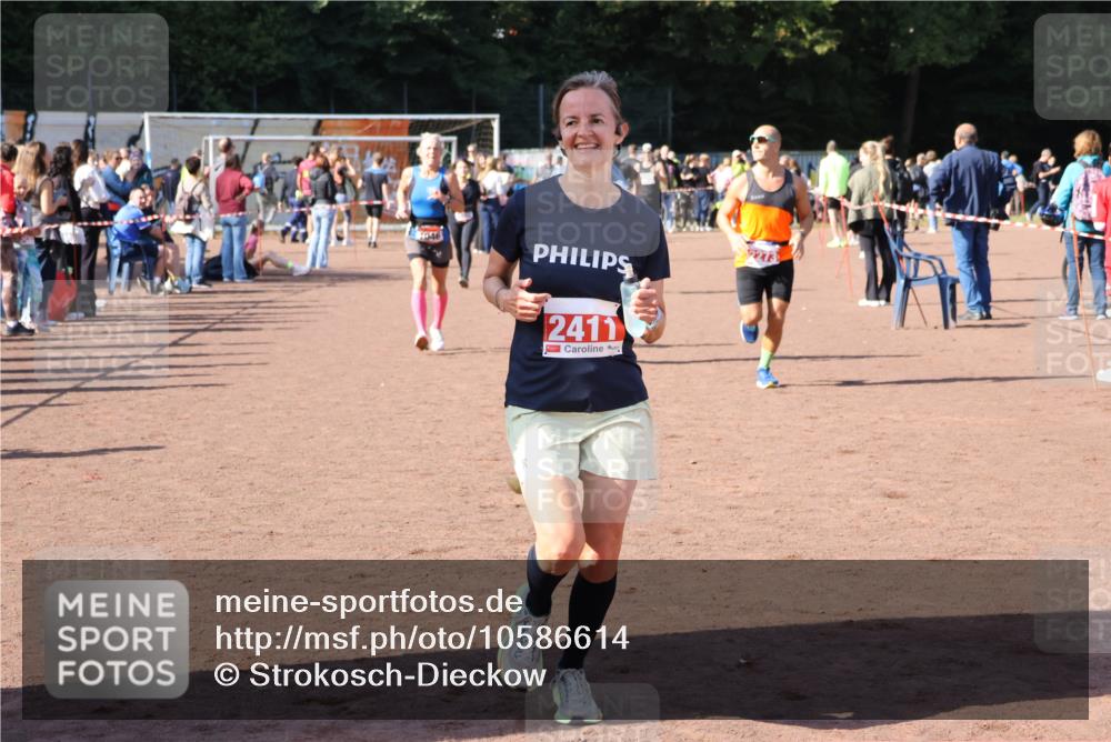27.09.2026 - 35. Volkslauf durch das schöne Alstertal Strokosch-Dieckow http://msf.ph/oto/10586614 27.09.2026 12:08:51 Ziel 1046, 1062, 1569, 2014, 2273, 2409, 2411, 2442 meine-sportfotos.de