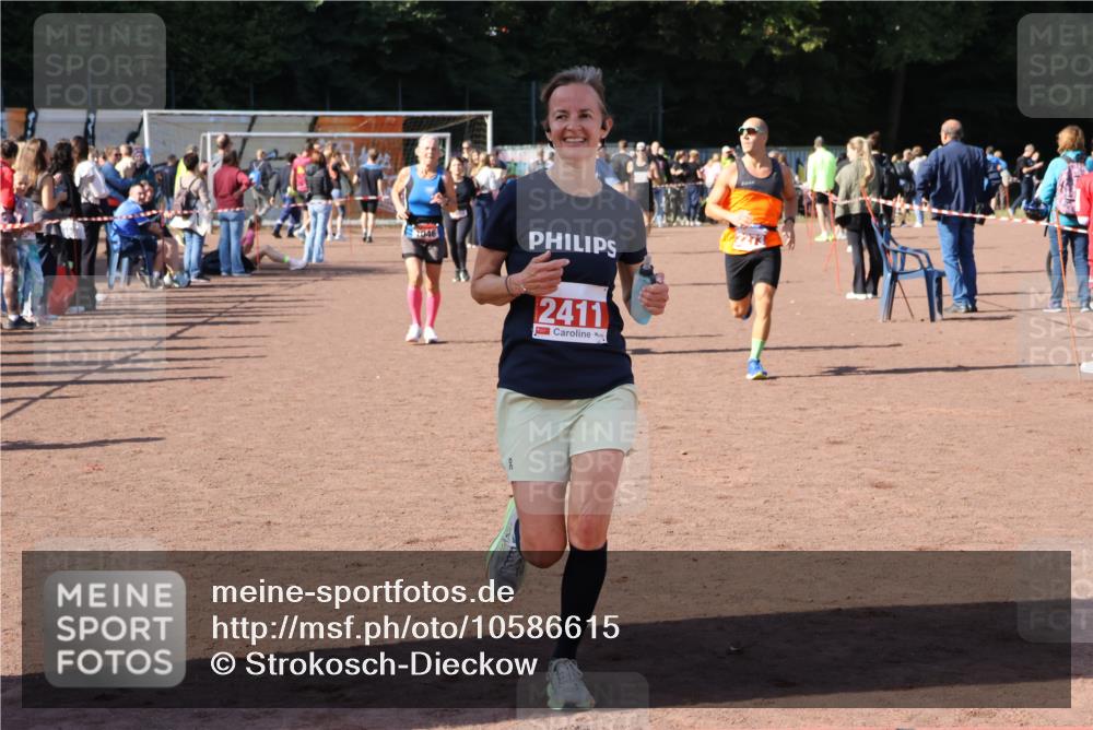 27.09.2026 - 35. Volkslauf durch das schöne Alstertal Strokosch-Dieckow http://msf.ph/oto/10586615 27.09.2026 12:08:51 Ziel 1046, 1062, 1569, 2014, 2273, 2409, 2411, 2442 meine-sportfotos.de