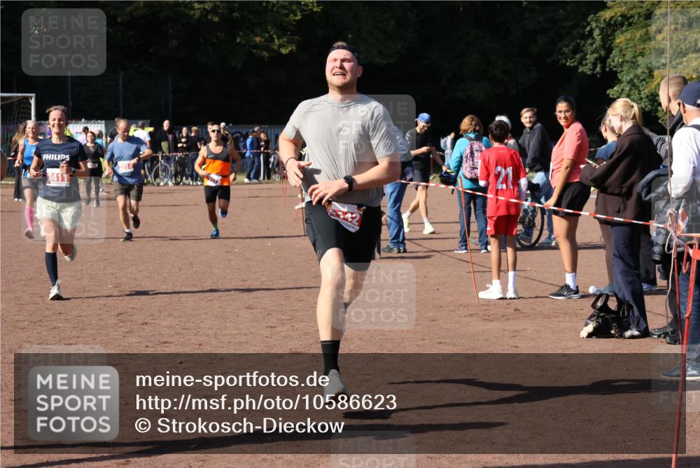27.09.2026 - 35. Volkslauf durch das schöne Alstertal Strokosch-Dieckow http://msf.ph/oto/10586623 27.09.2026 12:08:48 Ziel 1046, 1569, 2014, 2273, 2409, 2411, 2442 meine-sportfotos.de