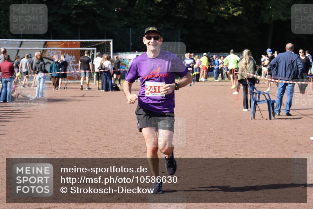 27.09.2026 - 35. Volkslauf durch das schöne Alstertal Strokosch-Dieckow http://msf.ph/oto/10586630 27.09.2026 12:08:33 Ziel 2410 meine-sportfotos.de