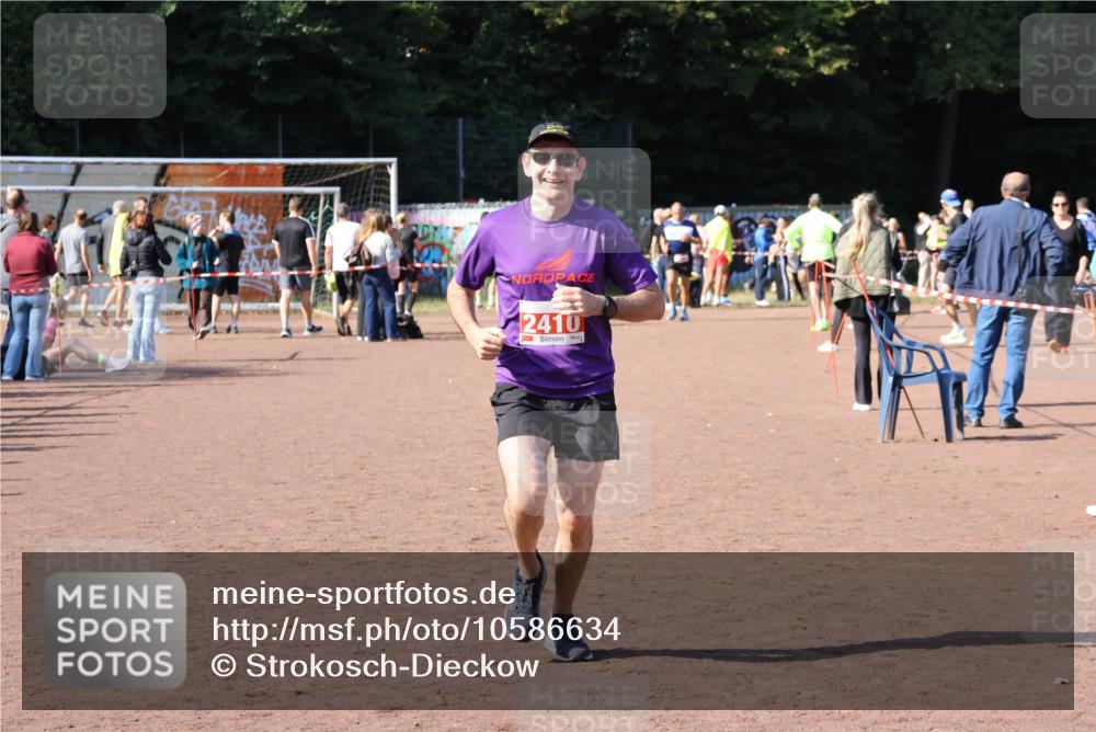 27.09.2026 - 35. Volkslauf durch das schöne Alstertal Strokosch-Dieckow http://msf.ph/oto/10586634 27.09.2026 12:08:33 Ziel 2410 meine-sportfotos.de