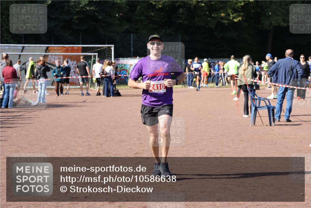 27.09.2026 - 35. Volkslauf durch das schöne Alstertal Strokosch-Dieckow http://msf.ph/oto/10586638 27.09.2026 12:08:33 Ziel 2410 meine-sportfotos.de