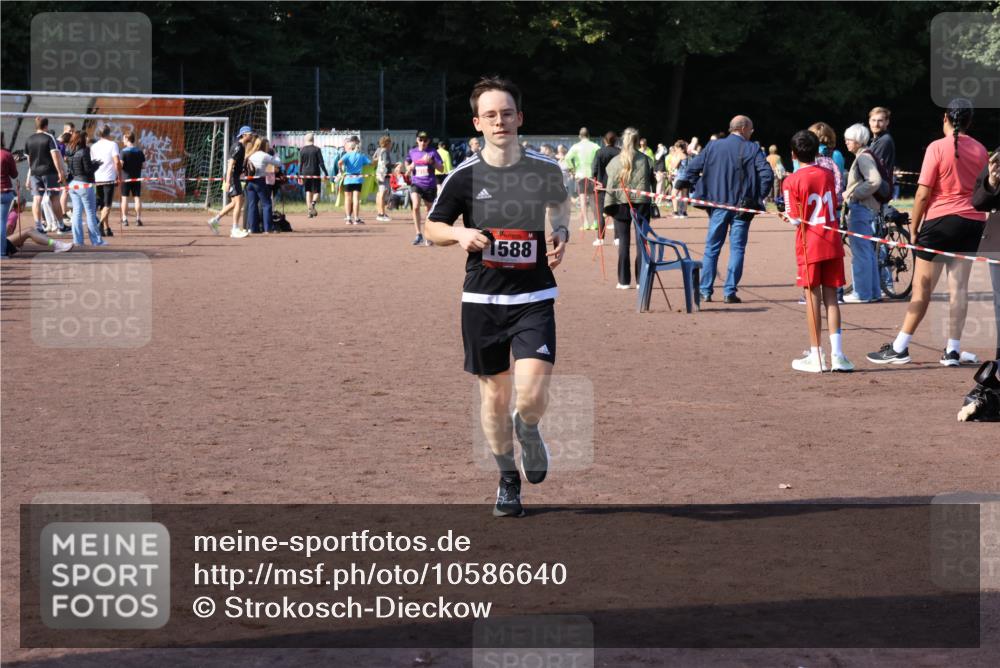 27.09.2026 - 35. Volkslauf durch das schöne Alstertal Strokosch-Dieckow http://msf.ph/oto/10586640 27.09.2026 12:08:25 Ziel 1588 meine-sportfotos.de