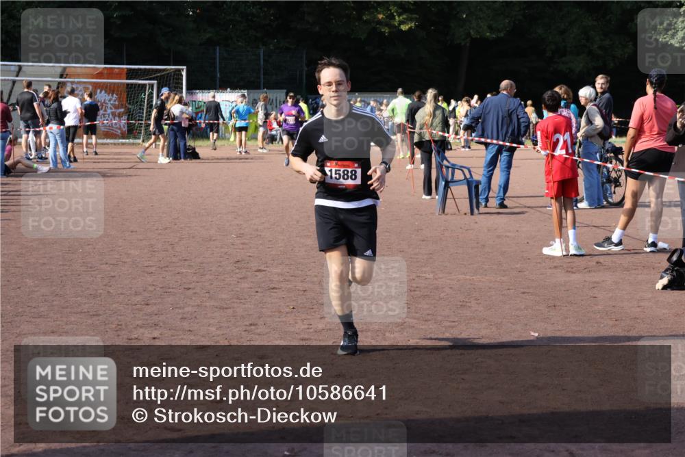 27.09.2026 - 35. Volkslauf durch das schöne Alstertal Strokosch-Dieckow http://msf.ph/oto/10586641 27.09.2026 12:08:25 Ziel 1588 meine-sportfotos.de