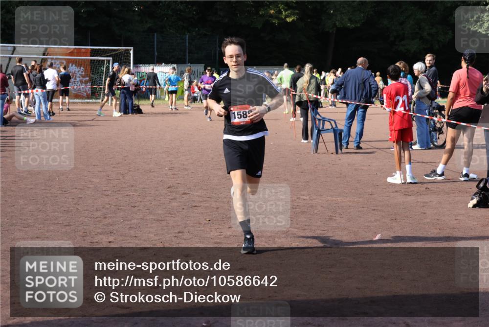 27.09.2026 - 35. Volkslauf durch das schöne Alstertal Strokosch-Dieckow http://msf.ph/oto/10586642 27.09.2026 12:08:25 Ziel 1588 meine-sportfotos.de