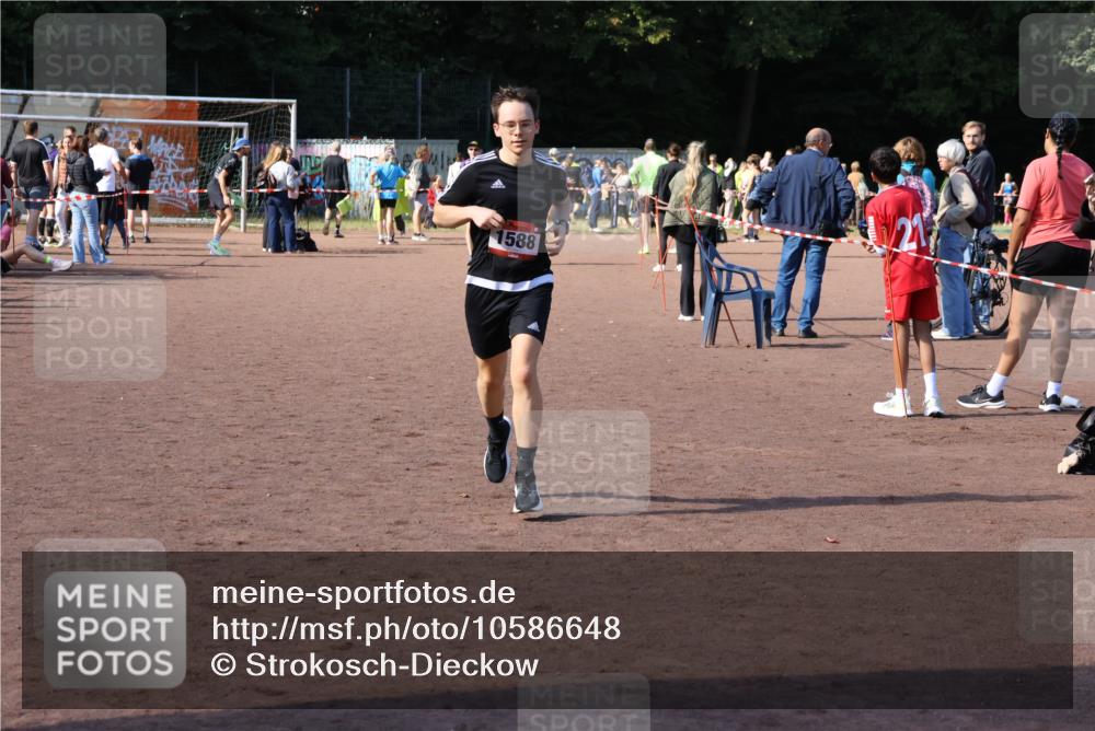 27.09.2026 - 35. Volkslauf durch das schöne Alstertal Strokosch-Dieckow http://msf.ph/oto/10586648 27.09.2026 12:08:24 Ziel 1588 meine-sportfotos.de