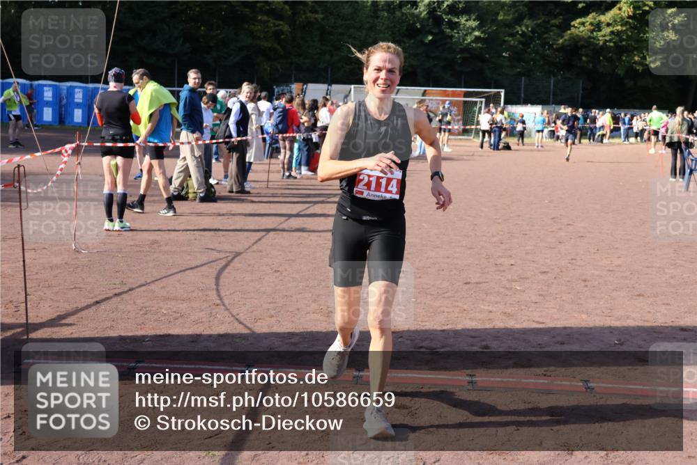 27.09.2026 - 35. Volkslauf durch das schöne Alstertal Strokosch-Dieckow http://msf.ph/oto/10586659 27.09.2026 12:08:07 Ziel 2114, 2336, 3969 meine-sportfotos.de