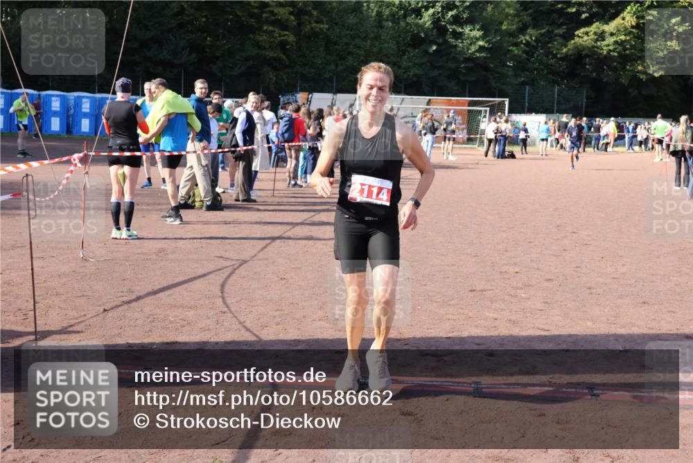 27.09.2026 - 35. Volkslauf durch das schöne Alstertal Strokosch-Dieckow http://msf.ph/oto/10586662 27.09.2026 12:08:07 Ziel 2114, 2336, 3969 meine-sportfotos.de