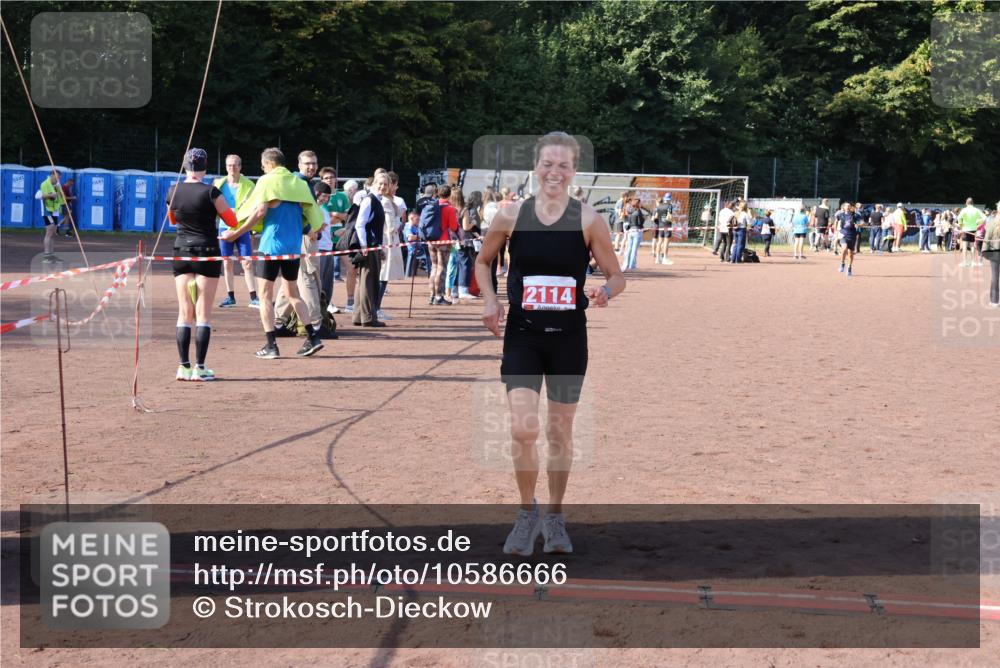 27.09.2026 - 35. Volkslauf durch das schöne Alstertal Strokosch-Dieckow http://msf.ph/oto/10586666 27.09.2026 12:08:06 Ziel 2114, 2336, 3969 meine-sportfotos.de