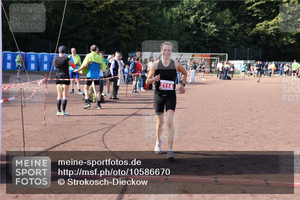 27.09.2026 - 35. Volkslauf durch das schöne Alstertal Strokosch-Dieckow http://msf.ph/oto/10586670 27.09.2026 12:08:06 Ziel 2114, 2336, 3969 meine-sportfotos.de