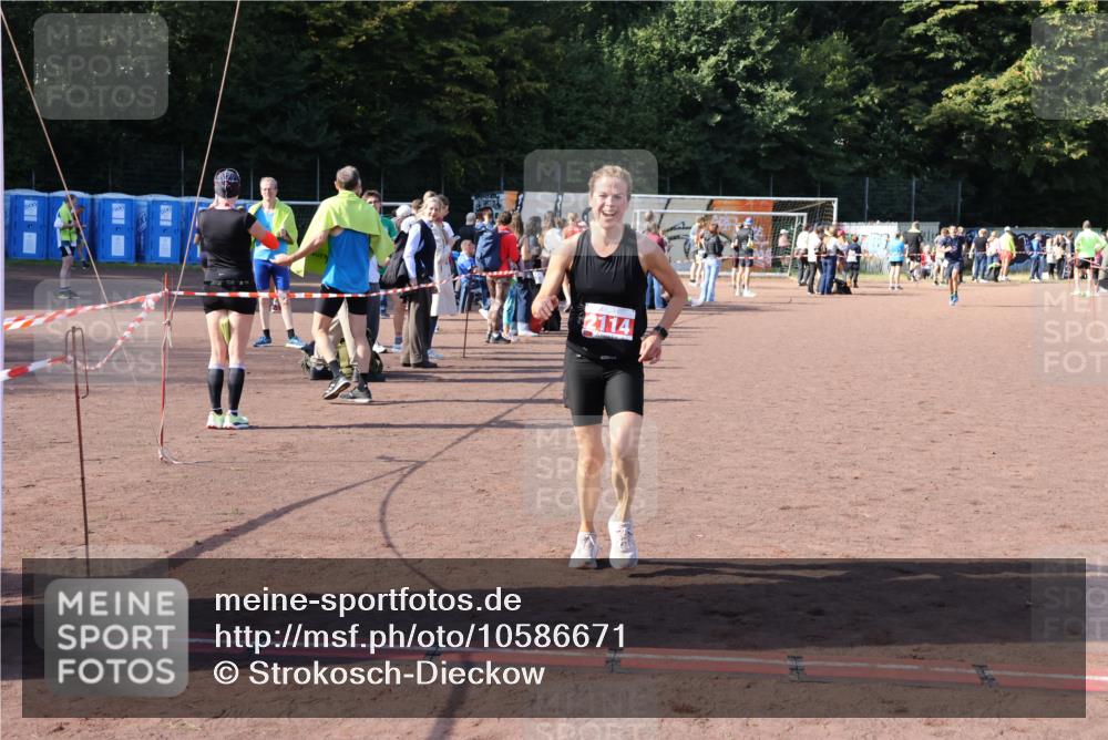 27.09.2026 - 35. Volkslauf durch das schöne Alstertal Strokosch-Dieckow http://msf.ph/oto/10586671 27.09.2026 12:08:06 Ziel 2114, 2336, 3969 meine-sportfotos.de
