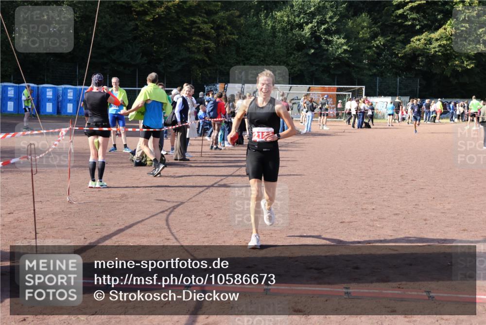 27.09.2026 - 35. Volkslauf durch das schöne Alstertal Strokosch-Dieckow http://msf.ph/oto/10586673 27.09.2026 12:08:06 Ziel 2114, 2336, 3969 meine-sportfotos.de