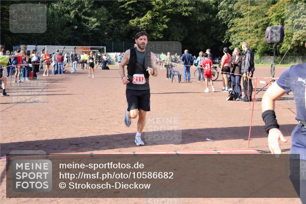 27.09.2026 - 35. Volkslauf durch das schöne Alstertal Strokosch-Dieckow http://msf.ph/oto/10586682 27.09.2026 12:07:59 Ziel 1043, 2112, 2114, 2443, 3969 meine-sportfotos.de