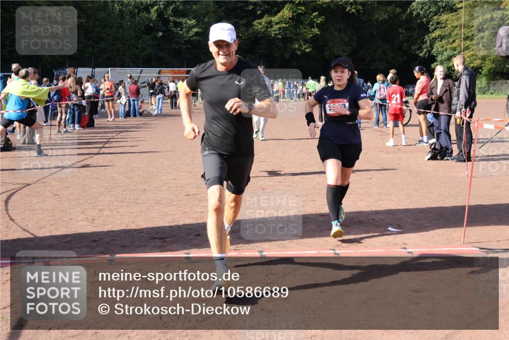27.09.2026 - 35. Volkslauf durch das schöne Alstertal Strokosch-Dieckow http://msf.ph/oto/10586689 27.09.2026 12:07:58 Ziel 1043, 2112, 2114, 2443, 3969 meine-sportfotos.de