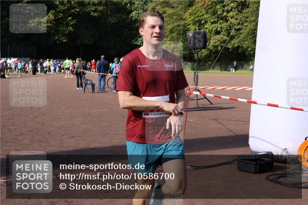 27.09.2026 - 35. Volkslauf durch das schöne Alstertal Strokosch-Dieckow http://msf.ph/oto/10586700 27.09.2026 12:07:40 Ziel 2445 meine-sportfotos.de