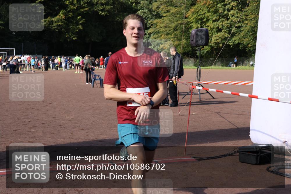 27.09.2026 - 35. Volkslauf durch das schöne Alstertal Strokosch-Dieckow http://msf.ph/oto/10586702 27.09.2026 12:07:40 Ziel 2445 meine-sportfotos.de