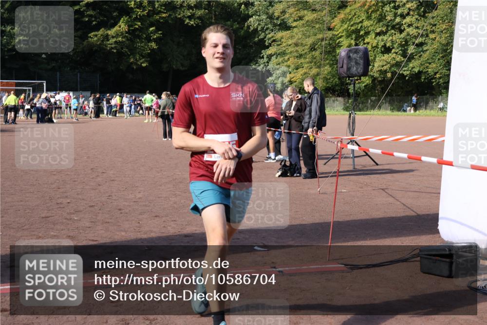 27.09.2026 - 35. Volkslauf durch das schöne Alstertal Strokosch-Dieckow http://msf.ph/oto/10586704 27.09.2026 12:07:39 Ziel 2445 meine-sportfotos.de