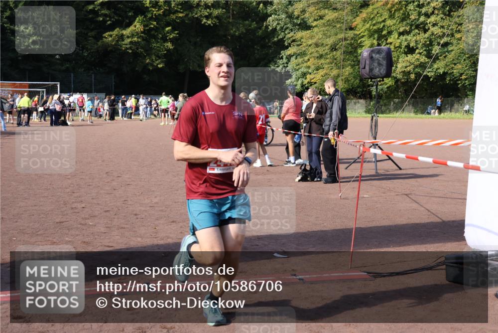 27.09.2026 - 35. Volkslauf durch das schöne Alstertal Strokosch-Dieckow http://msf.ph/oto/10586706 27.09.2026 12:07:39 Ziel 2445 meine-sportfotos.de