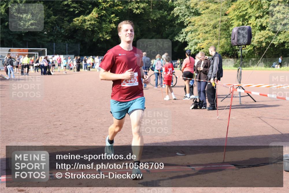 27.09.2026 - 35. Volkslauf durch das schöne Alstertal Strokosch-Dieckow http://msf.ph/oto/10586709 27.09.2026 12:07:39 Ziel 2445 meine-sportfotos.de