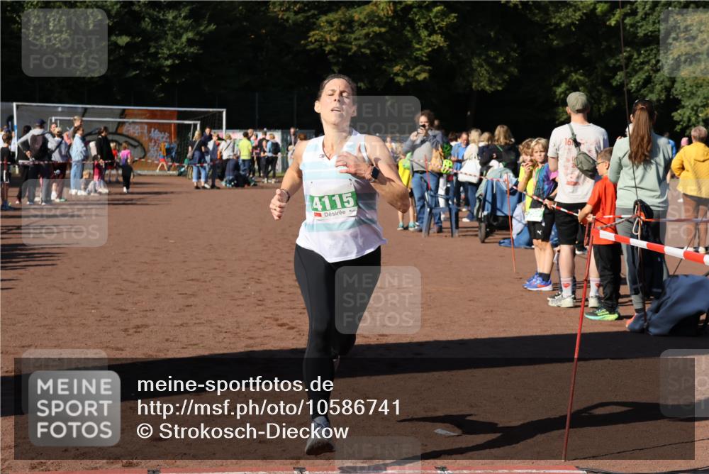 27.09.2026 - 35. Volkslauf durch das schöne Alstertal Strokosch-Dieckow http://msf.ph/oto/10586741 27.09.2026 11:01:02 Ziel 4042, 4115 meine-sportfotos.de