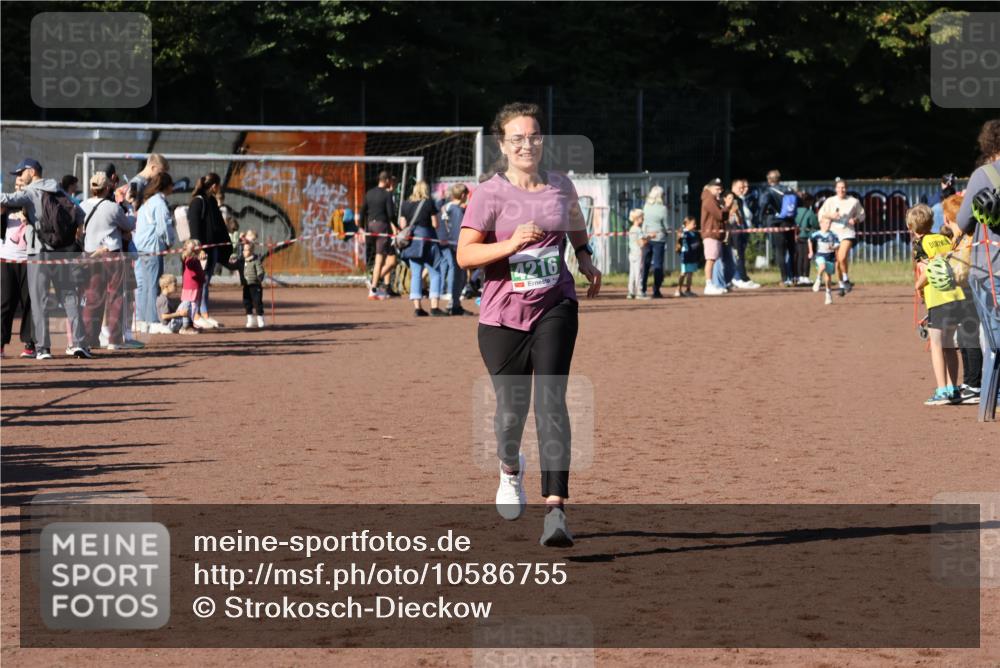 27.09.2026 - 35. Volkslauf durch das schöne Alstertal Strokosch-Dieckow http://msf.ph/oto/10586755 27.09.2026 11:00:44 Ziel 4216 meine-sportfotos.de