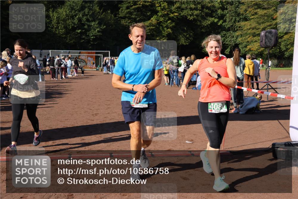 27.09.2026 - 35. Volkslauf durch das schöne Alstertal Strokosch-Dieckow http://msf.ph/oto/10586758 27.09.2026 11:00:31 Ziel 4041, 4080, 4093, 4095 meine-sportfotos.de