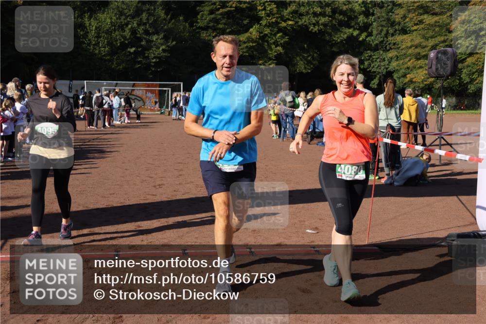 27.09.2026 - 35. Volkslauf durch das schöne Alstertal Strokosch-Dieckow http://msf.ph/oto/10586759 27.09.2026 11:00:31 Ziel 4041, 4080, 4093, 4095 meine-sportfotos.de