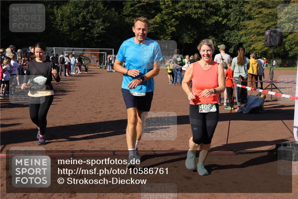 27.09.2026 - 35. Volkslauf durch das schöne Alstertal Strokosch-Dieckow http://msf.ph/oto/10586761 27.09.2026 11:00:31 Ziel 4041, 4080, 4093, 4095 meine-sportfotos.de