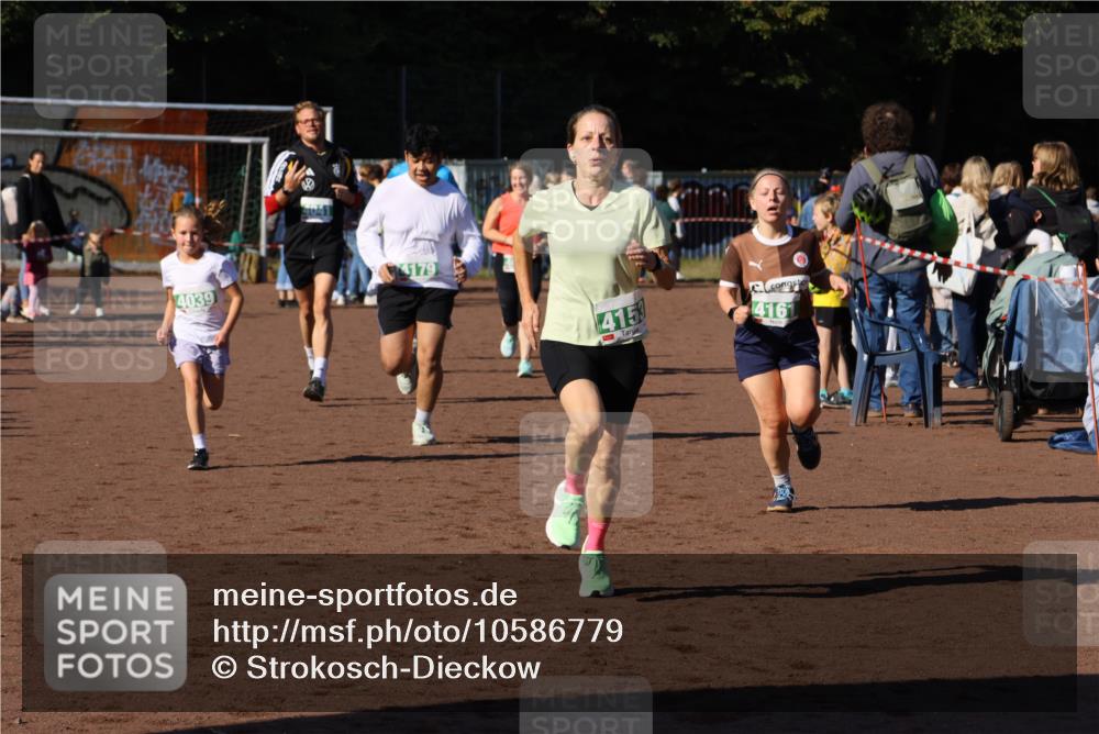 27.09.2026 - 35. Volkslauf durch das schöne Alstertal Strokosch-Dieckow http://msf.ph/oto/10586779 27.09.2026 11:00:22 Ziel 4039, 4041, 4080, 4093, 4095, 4153, 4161, 4179 meine-sportfotos.de
