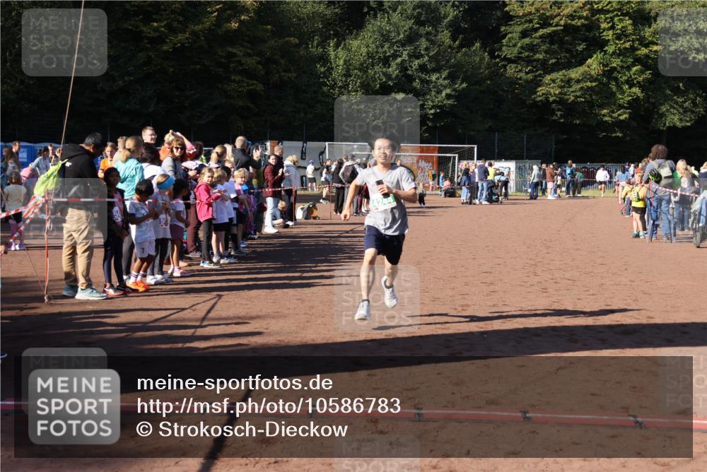 27.09.2026 - 35. Volkslauf durch das schöne Alstertal Strokosch-Dieckow http://msf.ph/oto/10586783 27.09.2026 11:00:07 Ziel 4244 meine-sportfotos.de
