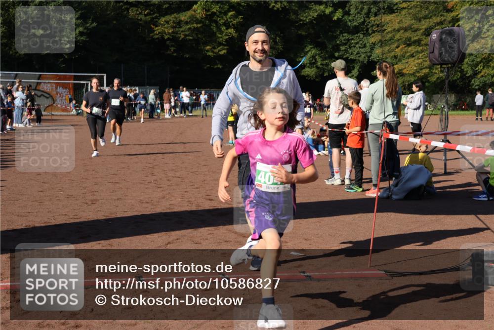 27.09.2026 - 35. Volkslauf durch das schöne Alstertal Strokosch-Dieckow http://msf.ph/oto/10586827 27.09.2026 10:59:38 Ziel 4047, 4049, 4165, 4235 meine-sportfotos.de