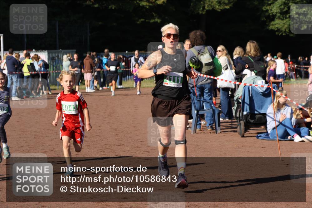 27.09.2026 - 35. Volkslauf durch das schöne Alstertal Strokosch-Dieckow http://msf.ph/oto/10586843 27.09.2026 10:59:29 Ziel 4043, 4047, 4049, 4111, 4185, 4202, 4203 meine-sportfotos.de