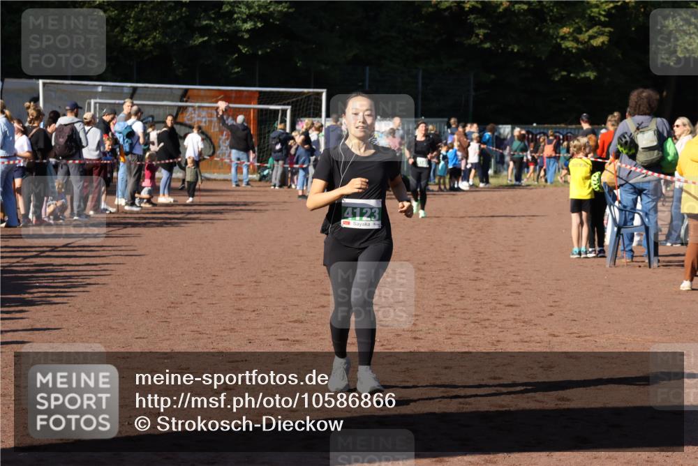 27.09.2026 - 35. Volkslauf durch das schöne Alstertal Strokosch-Dieckow http://msf.ph/oto/10586866 27.09.2026 10:58:50 Ziel 4123 meine-sportfotos.de