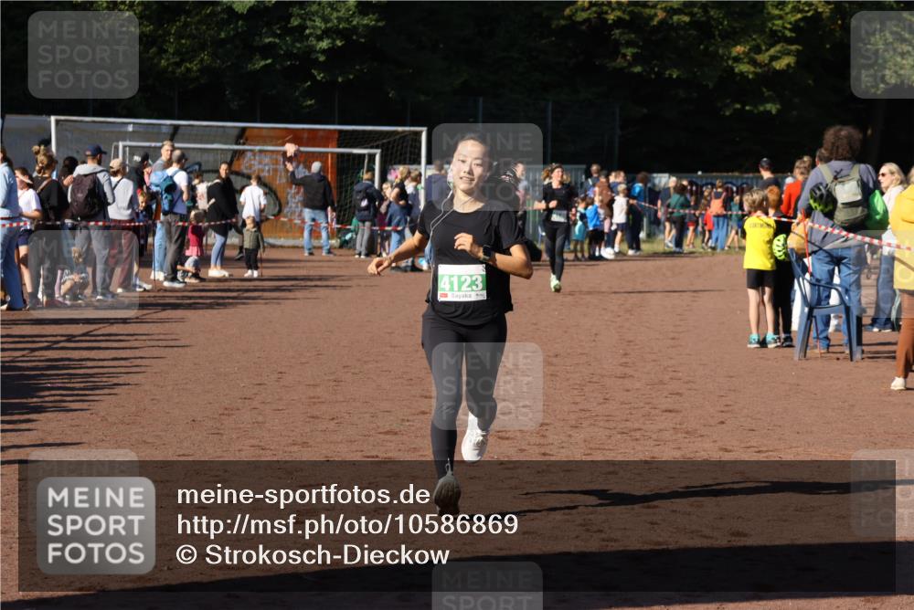 27.09.2026 - 35. Volkslauf durch das schöne Alstertal Strokosch-Dieckow http://msf.ph/oto/10586869 27.09.2026 10:58:50 Ziel 4123 meine-sportfotos.de