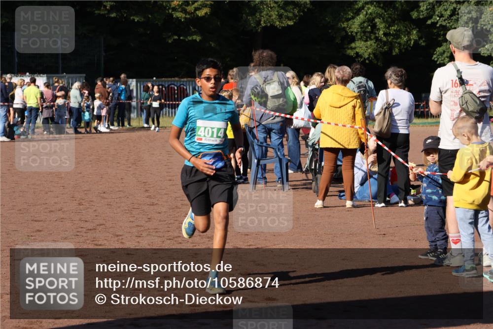 27.09.2026 - 35. Volkslauf durch das schöne Alstertal Strokosch-Dieckow http://msf.ph/oto/10586874 27.09.2026 10:58:37 Ziel 4014, 4245 meine-sportfotos.de