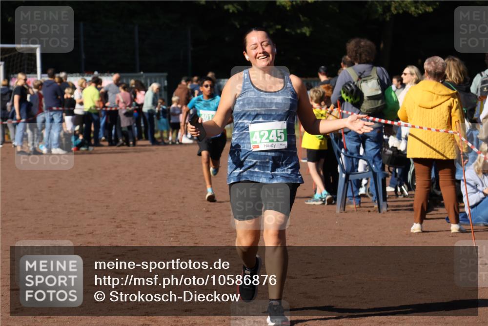 27.09.2026 - 35. Volkslauf durch das schöne Alstertal Strokosch-Dieckow http://msf.ph/oto/10586876 27.09.2026 10:58:34 Ziel 4014, 4245 meine-sportfotos.de