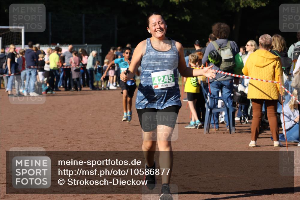 27.09.2026 - 35. Volkslauf durch das schöne Alstertal Strokosch-Dieckow http://msf.ph/oto/10586877 27.09.2026 10:58:34 Ziel 4014, 4245 meine-sportfotos.de
