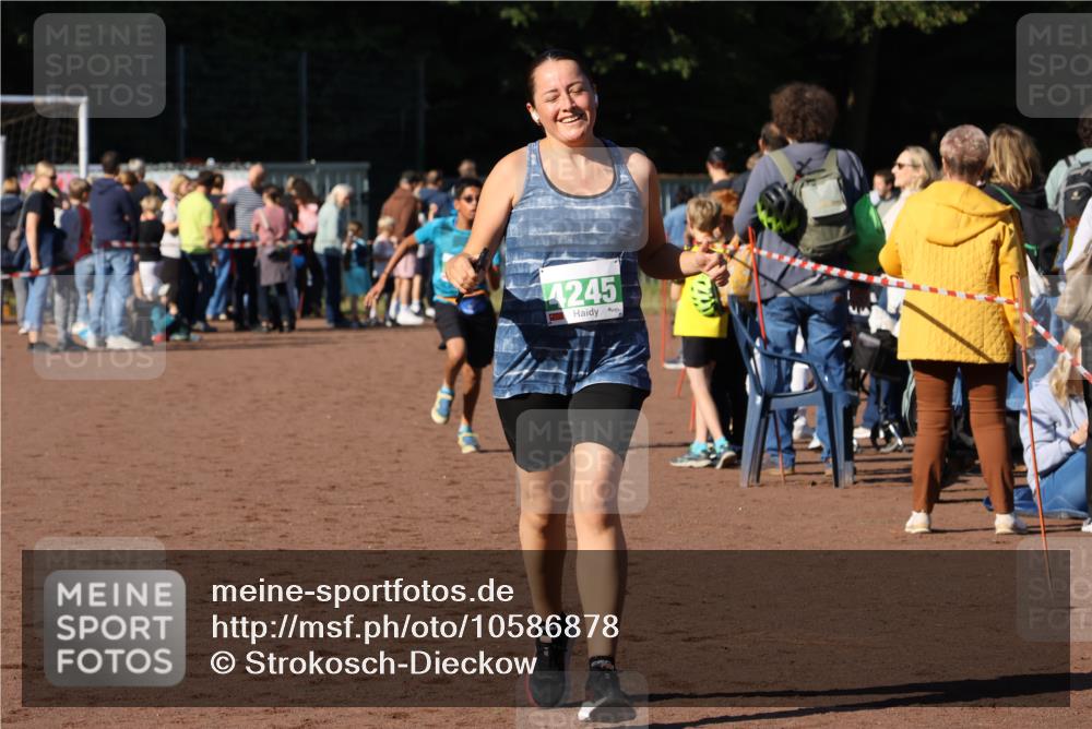 27.09.2026 - 35. Volkslauf durch das schöne Alstertal Strokosch-Dieckow http://msf.ph/oto/10586878 27.09.2026 10:58:34 Ziel 4014, 4245 meine-sportfotos.de