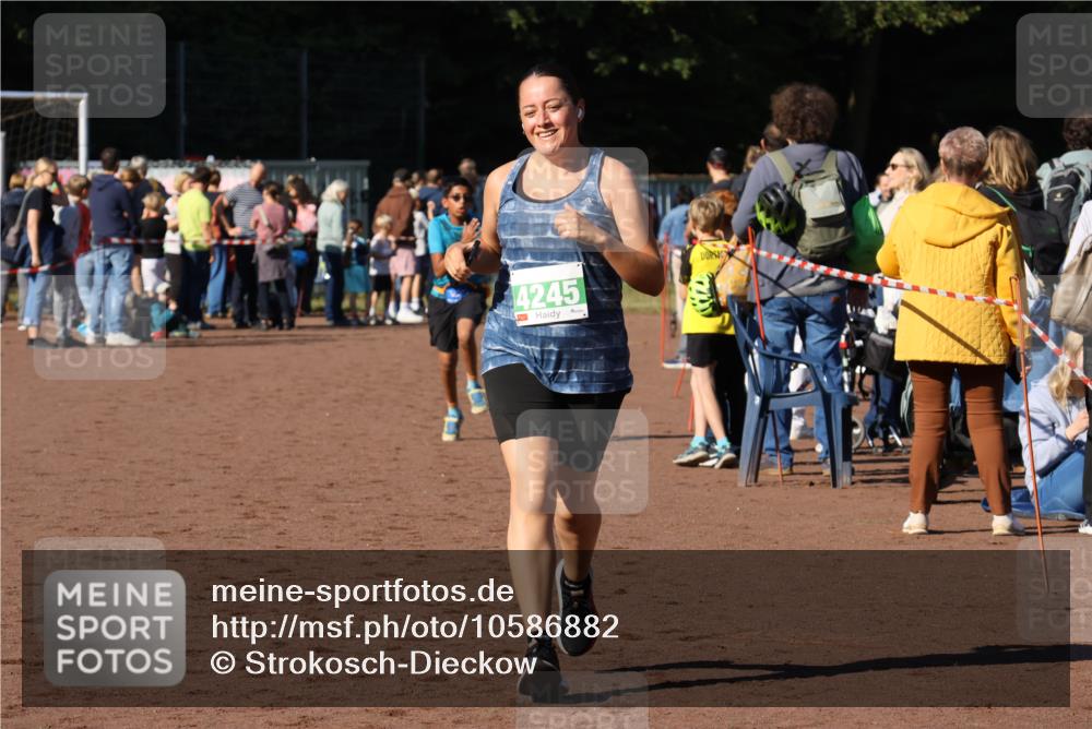27.09.2026 - 35. Volkslauf durch das schöne Alstertal Strokosch-Dieckow http://msf.ph/oto/10586882 27.09.2026 10:58:34 Ziel 4014, 4245 meine-sportfotos.de
