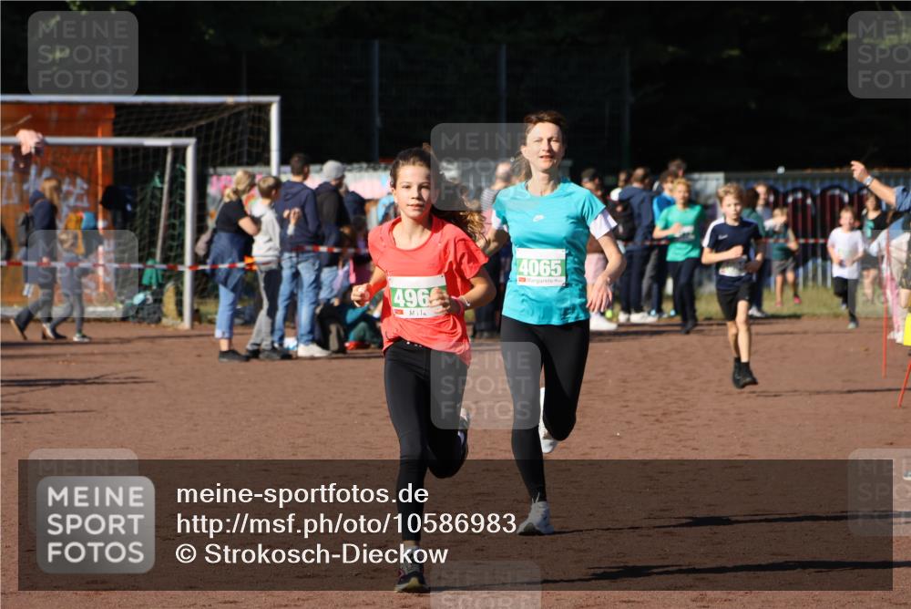 27.09.2026 - 35. Volkslauf durch das schöne Alstertal Strokosch-Dieckow http://msf.ph/oto/10586983 27.09.2026 10:57:00 Ziel 4065, 4094, 4960 meine-sportfotos.de