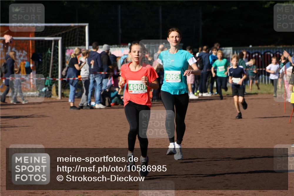 27.09.2026 - 35. Volkslauf durch das schöne Alstertal Strokosch-Dieckow http://msf.ph/oto/10586985 27.09.2026 10:57:00 Ziel 4065, 4094, 4960 meine-sportfotos.de