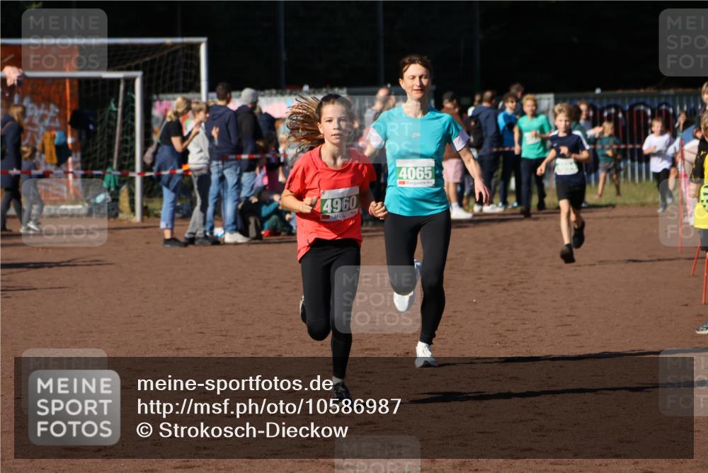 27.09.2026 - 35. Volkslauf durch das schöne Alstertal Strokosch-Dieckow http://msf.ph/oto/10586987 27.09.2026 10:57:00 Ziel 4065, 4094, 4960 meine-sportfotos.de