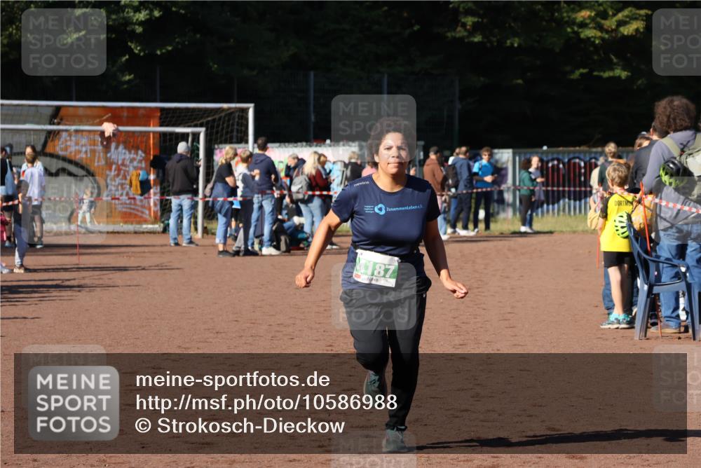 27.09.2026 - 35. Volkslauf durch das schöne Alstertal Strokosch-Dieckow http://msf.ph/oto/10586988 27.09.2026 10:56:41 Ziel 4187 meine-sportfotos.de