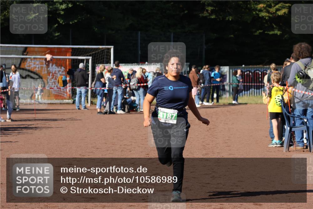 27.09.2026 - 35. Volkslauf durch das schöne Alstertal Strokosch-Dieckow http://msf.ph/oto/10586989 27.09.2026 10:56:41 Ziel 4187 meine-sportfotos.de