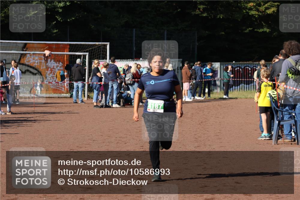 27.09.2026 - 35. Volkslauf durch das schöne Alstertal Strokosch-Dieckow http://msf.ph/oto/10586993 27.09.2026 10:56:40 Ziel 4187 meine-sportfotos.de