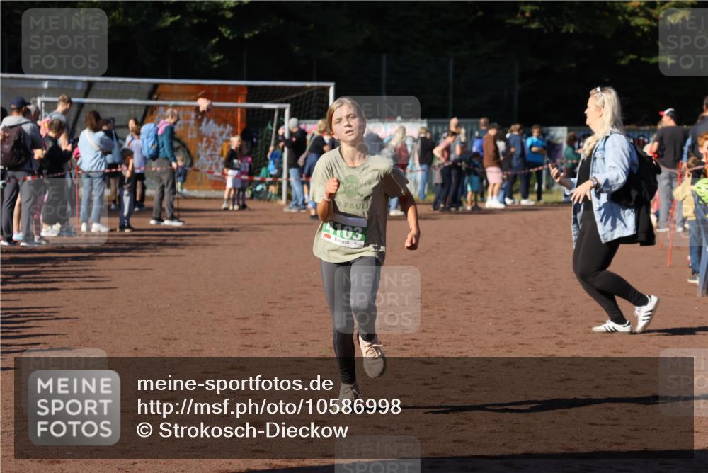 27.09.2026 - 35. Volkslauf durch das schöne Alstertal Strokosch-Dieckow http://msf.ph/oto/10586998 27.09.2026 10:56:22 Ziel 4103 meine-sportfotos.de