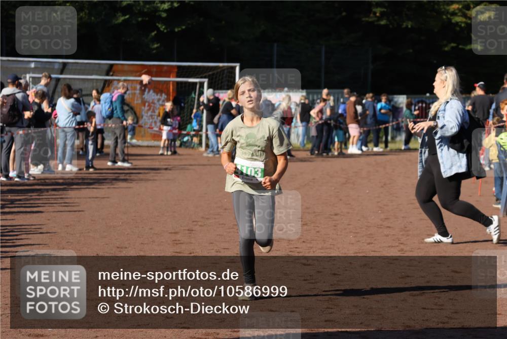 27.09.2026 - 35. Volkslauf durch das schöne Alstertal Strokosch-Dieckow http://msf.ph/oto/10586999 27.09.2026 10:56:22 Ziel 4103 meine-sportfotos.de