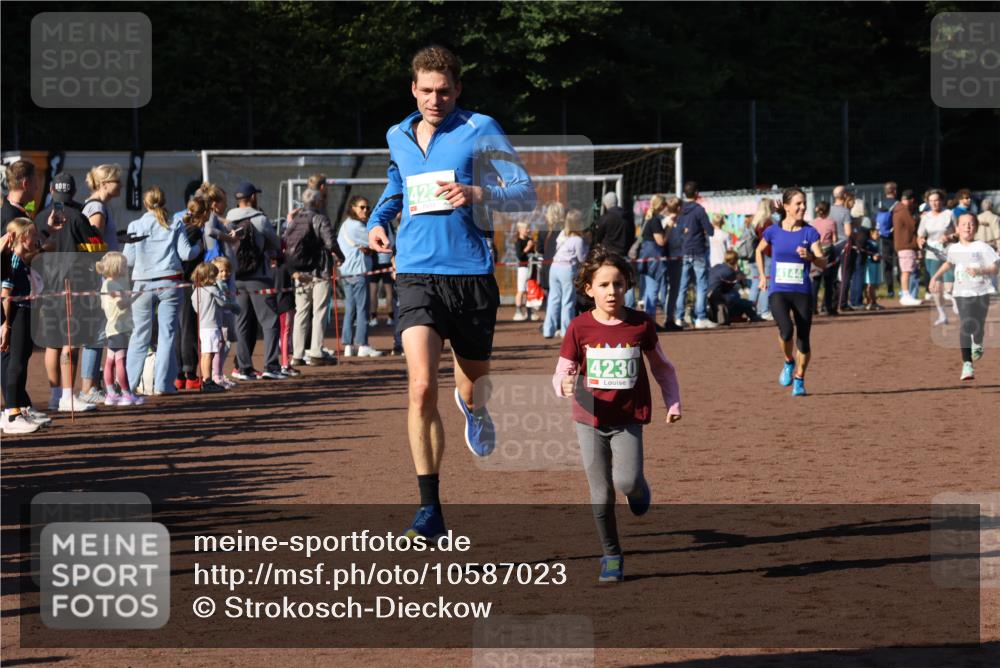 27.09.2026 - 35. Volkslauf durch das schöne Alstertal Strokosch-Dieckow http://msf.ph/oto/10587023 27.09.2026 10:56:04 Ziel 4144, 4207, 4230, 4231 meine-sportfotos.de