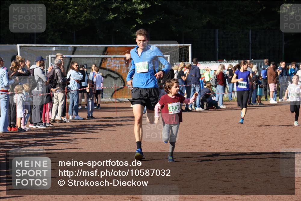 27.09.2026 - 35. Volkslauf durch das schöne Alstertal Strokosch-Dieckow http://msf.ph/oto/10587032 27.09.2026 10:56:02 Ziel 4144, 4207, 4230, 4231 meine-sportfotos.de
